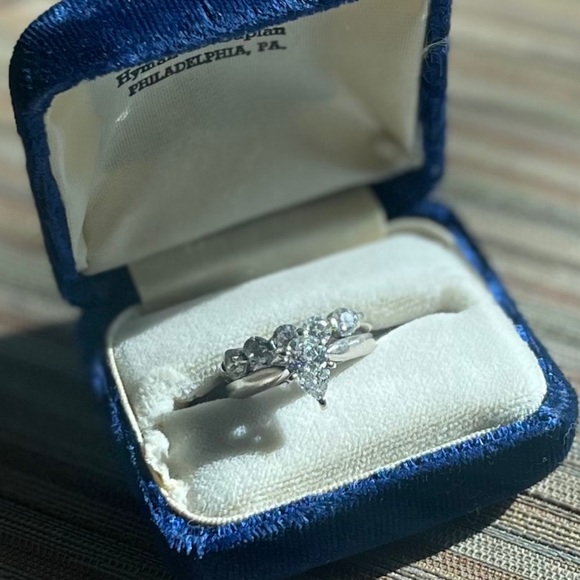 GIA Certified Diamond Ring - Picture 4 of 4